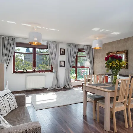 Elite By The River * グダニスク